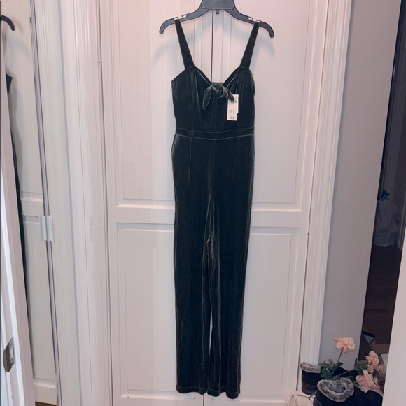 ✨ Abercrombie & Fitch ✨ NWT Green Velvet Jumpsuit Size Small - Picture 7 of 9